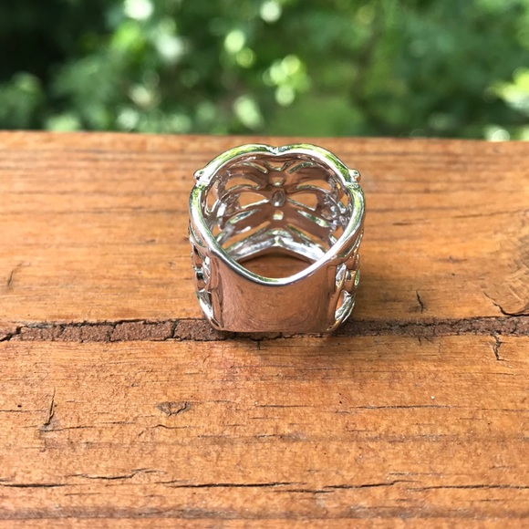 🌻 3/25 🌻 Chunky Silver Statement Ring - Picture 3 of 3